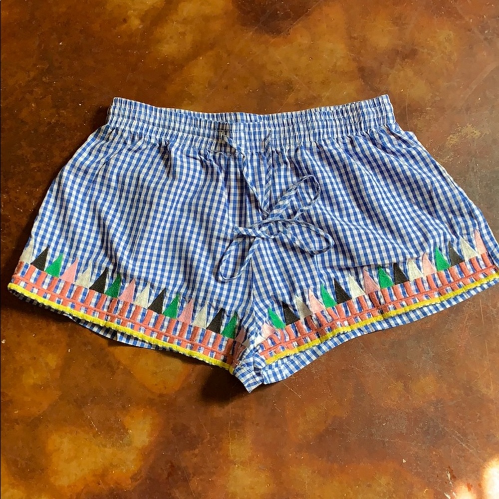 Gingham shorts with embroidery